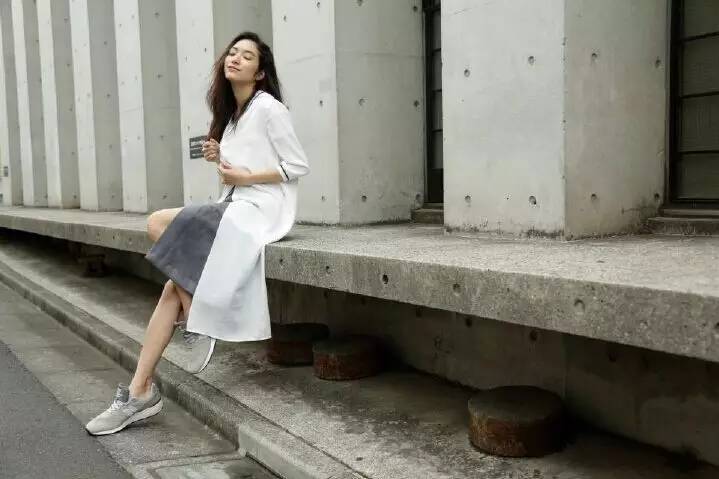 为什么我们穿很多衣服都不奇怪,为什么我们天天都要穿红色的衣服