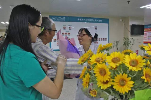 老张的病房被“挤爆”了!对于大家的捐款,他有话说