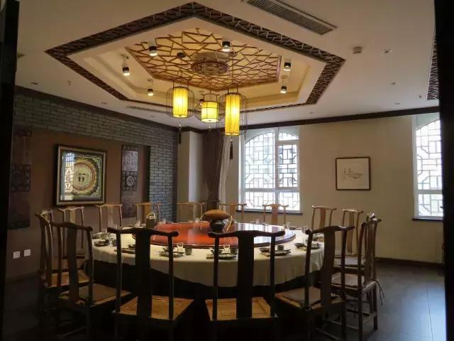 成都烧烤没和你闹！来来来，撸了这一杯，还有三杯……