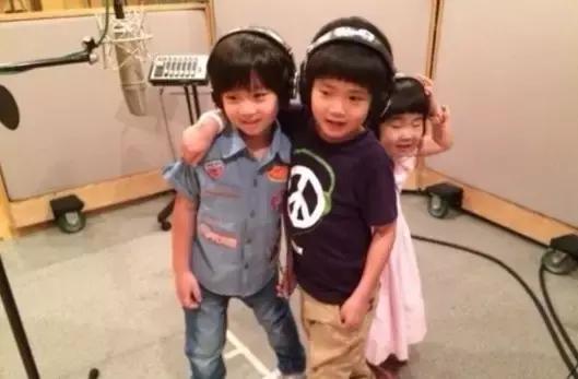 黄多多烧钱式教育,黄多多年薪多少钱