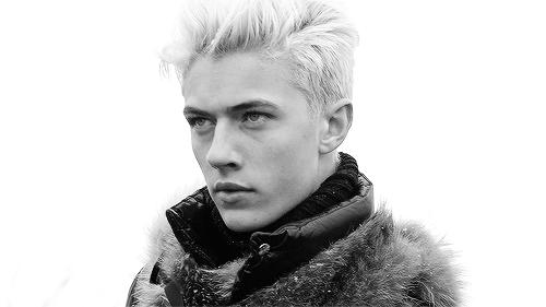 以时尚的名义怀念我们的欧洲杯－－－球场、皮草、口袋