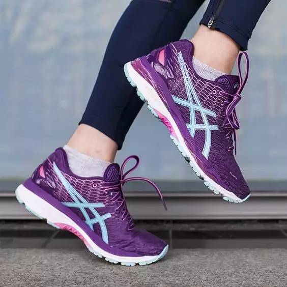 型男健身腹肌,健美肌肉男是靠练出来的吗