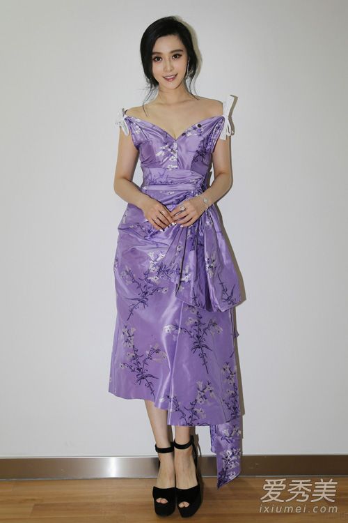 唐嫣高圆圆教你怎么穿好露肩装 (唐嫣倪妮高圆圆穿大衣街拍)