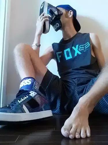 见过爱球鞋的,但是爱成这样的,你见过吗?