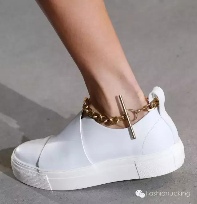 听说,脚踝链和鞋子更配哦