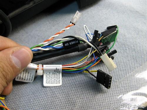 diy电脑主机你必须要知道主板跳线,分享接电脑主板跳线的小技巧