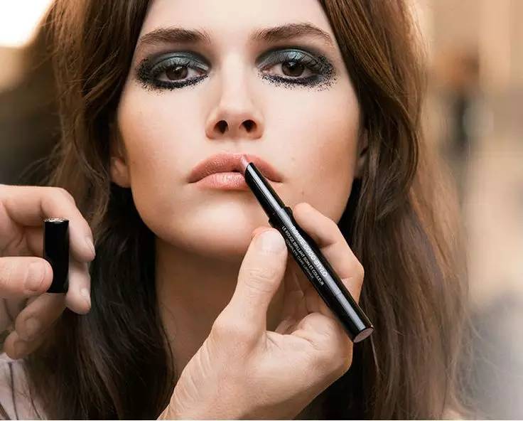 深扒金球奖彩妆（上）2016新鲜货PK经典好卖款