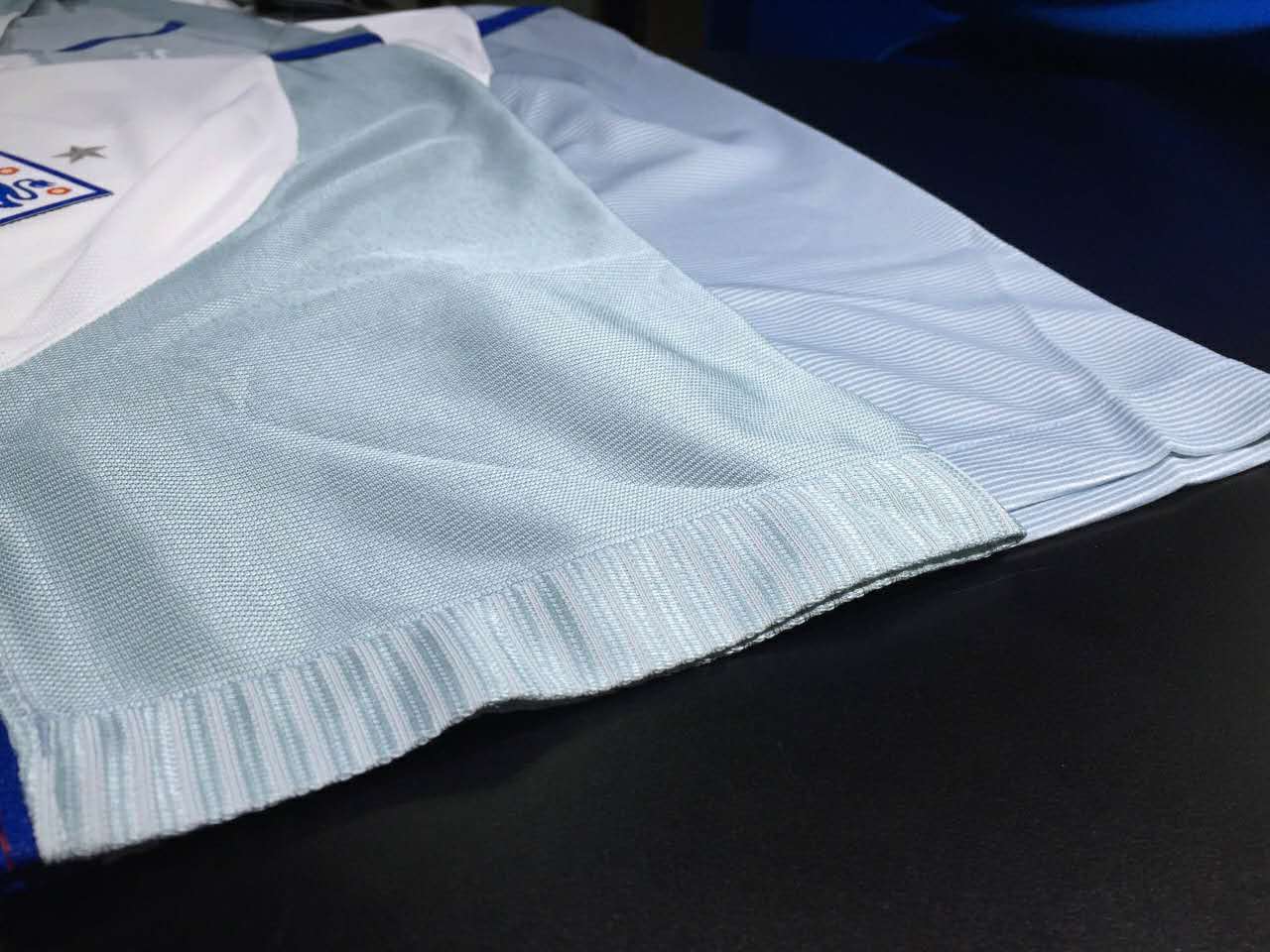 球员版球衣的队徽都是胶印的吗,队徽材质