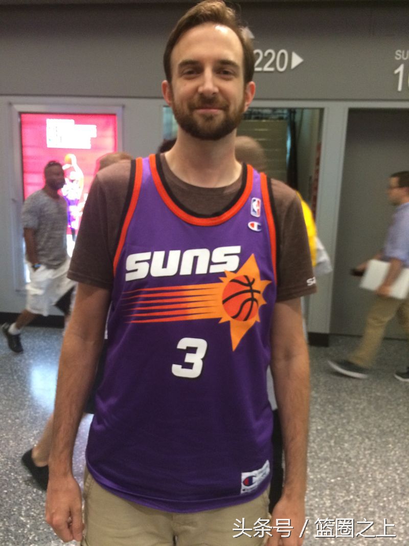 球迷也是风景线！夏季联赛场边出现了14件另类球衣！