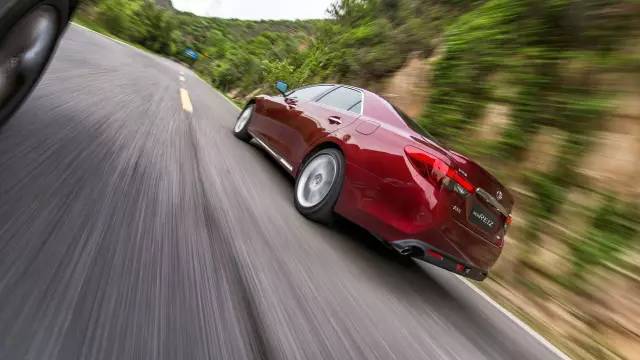 凯美瑞六代对比锐志,被低估的日系家轿