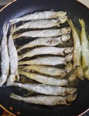 干煎多春鱼正宗做法,干煎多春鱼