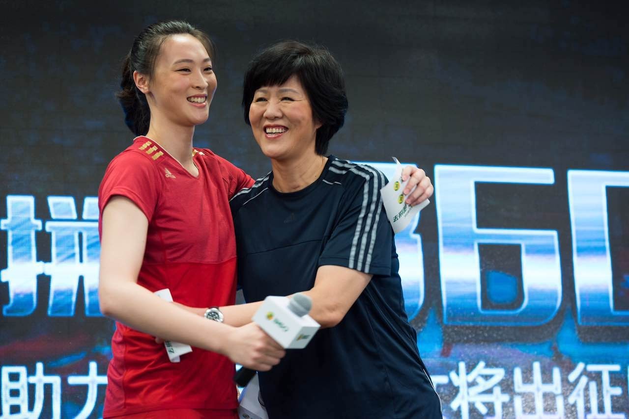 不会打排球的周鸿祎,一样能和传奇教练郎平谈笑风生