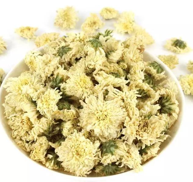 将花的香味熏到茶杯里,把花的香味留下来