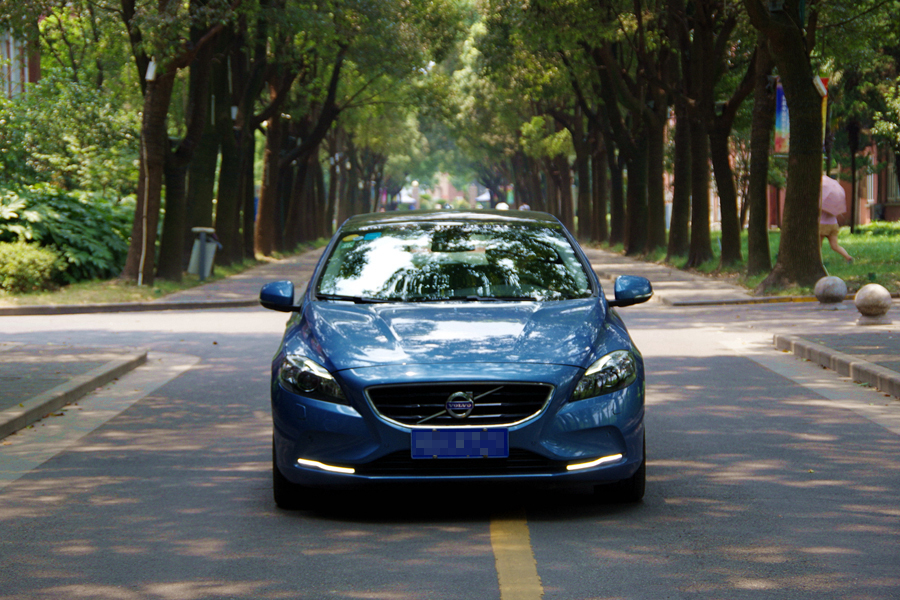 污！美女设计师竟然最喜欢V40的那个部位！