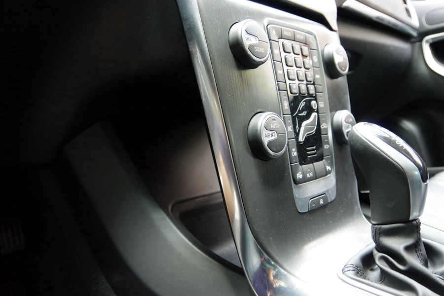 污！美女设计师竟然最喜欢V40的那个部位！