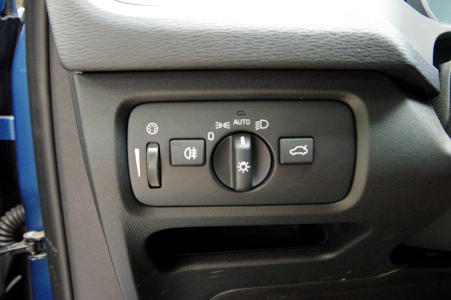 污！美女设计师竟然最喜欢V40的那个部位！