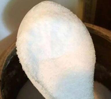 盐水洗脸有什么好处与坏处,用盐水洗脸有什么作用和功效