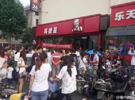 肯德基被围堵!看兰州网友如何诠释“理*爱性**国”