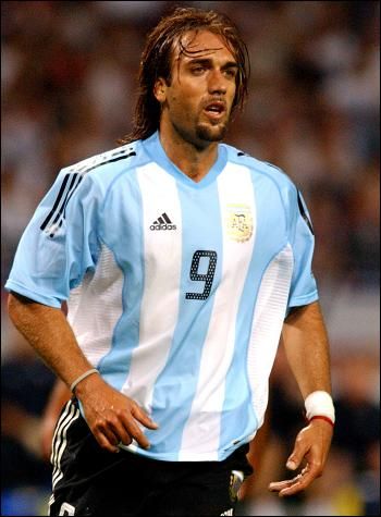 天下足球亨利经典文案完整版,天下足球经典文案解说是谁