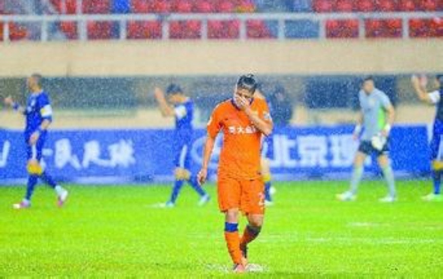 他叫“大宝剑”，鲁能输球后被曝与女网友开房，妻子先骂他后挺他