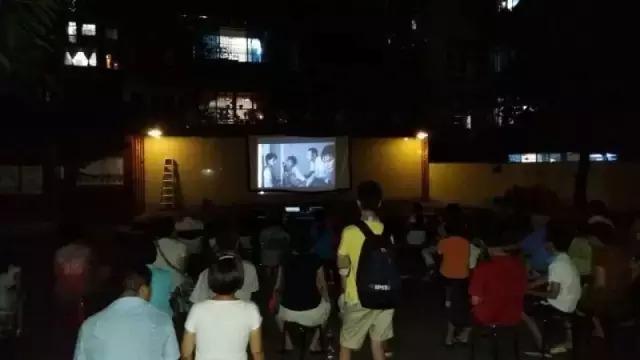 海珠|寻回老时光，再来体验一把摇着蒲扇看露天电影的滋味吧