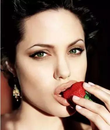 你的唇太美，我无从下手。