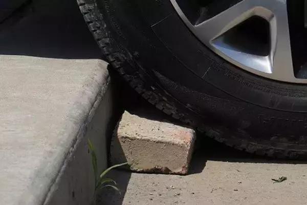 汽车底盘容易出现问题,汽车底盘为什么有松垮的感觉