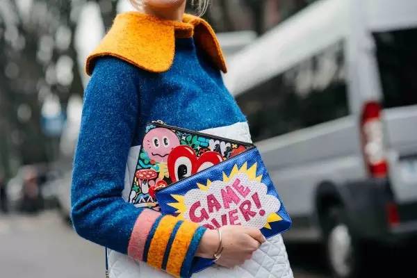 公司年会礼服鞋子怎么搭配,年会晚宴着装要求通知