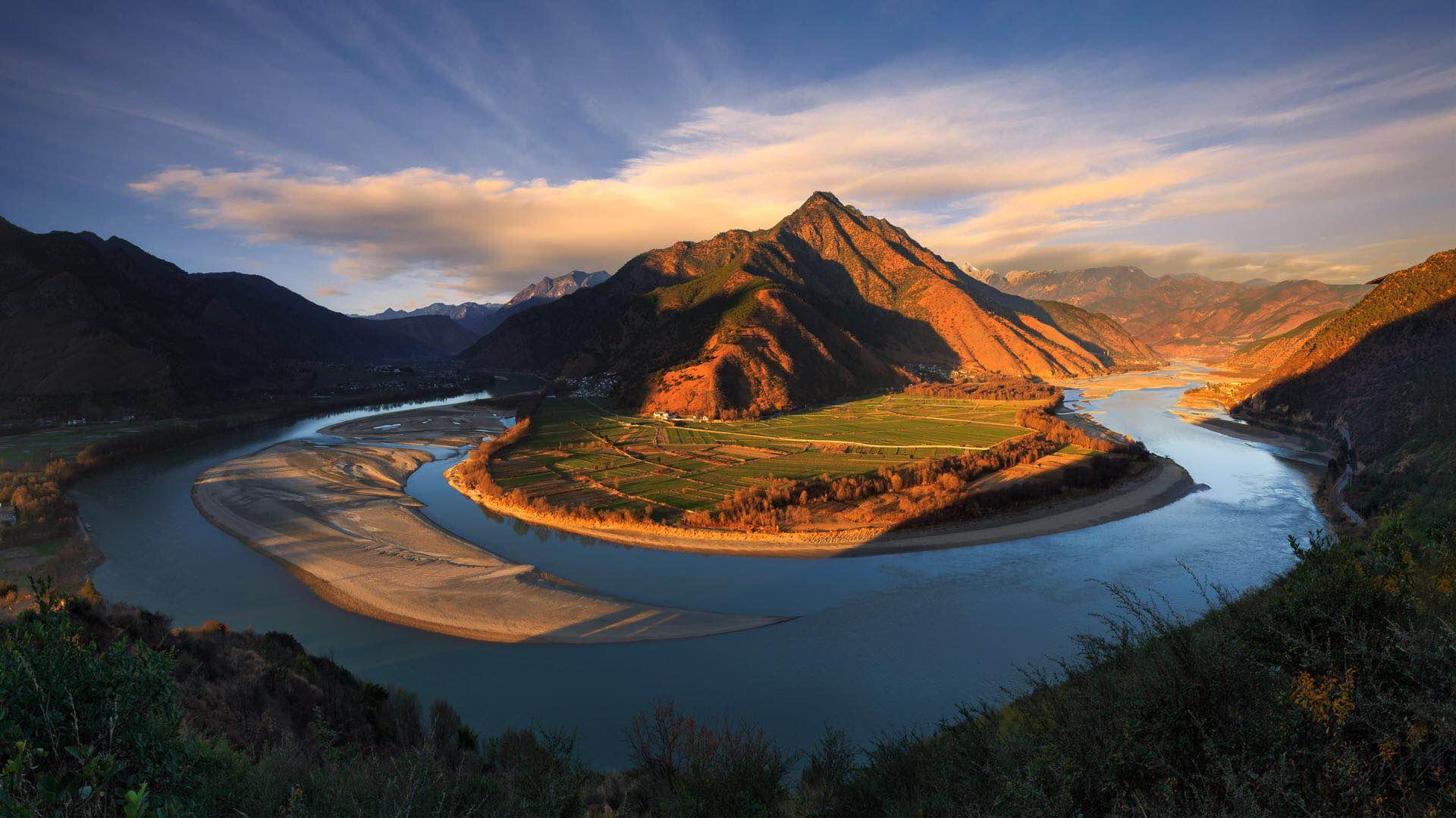 长江沿岸众生相：有人上游祭天，有人上海拆出两套房