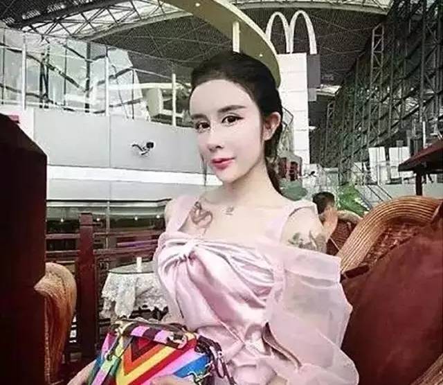 发际线多少适合露额头,露额头才是检验美女的第一标准