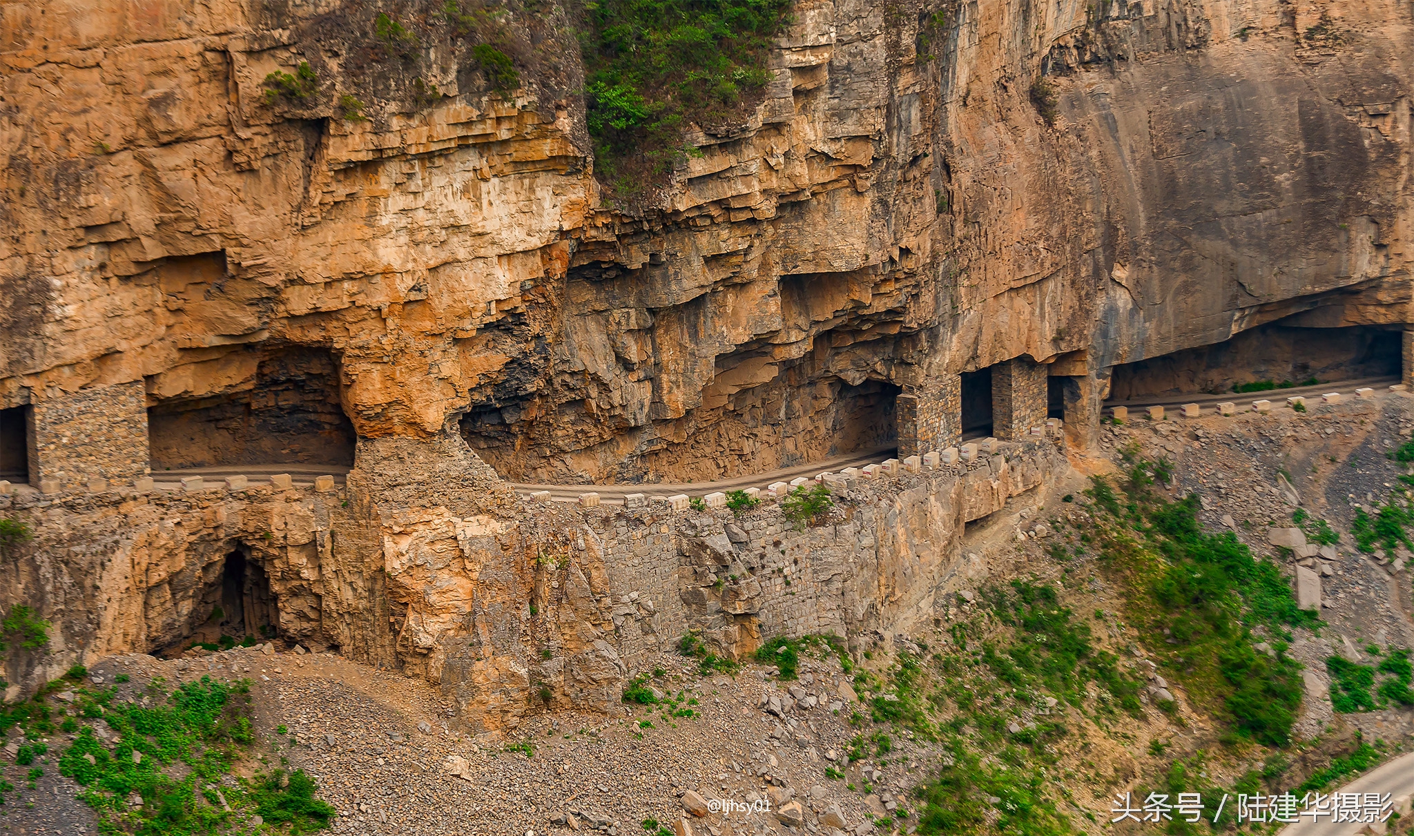 锡崖沟挂壁公路第一视角,锡崖沟悬崖上的挂壁公路
