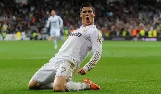 喜欢踢足球的男生有什么感觉,为什么要跟踢足球的男生谈恋爱