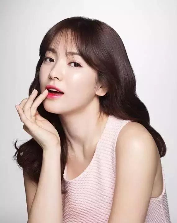 嘴唇干燥用什么唇彩最好用,唇彩防止嘴唇干裂起皮