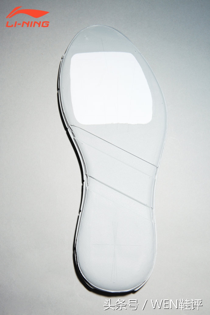 李宁篮球鞋碳板防滑减震,李宁篮球鞋包裹好耐磨减震