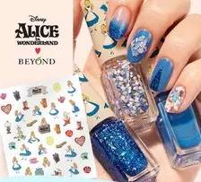 粉饼上面有一个玫瑰,粉饼上面有个兔子