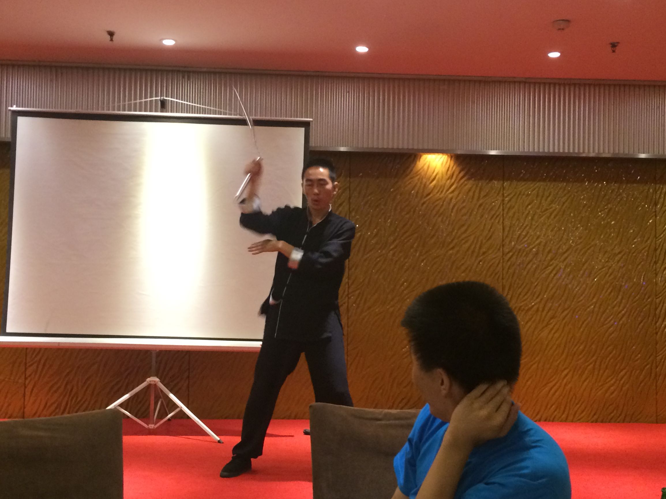 绿荫赛场战意浓和君学子情谊深--“梵恩诗杯”和君陕西足球赛