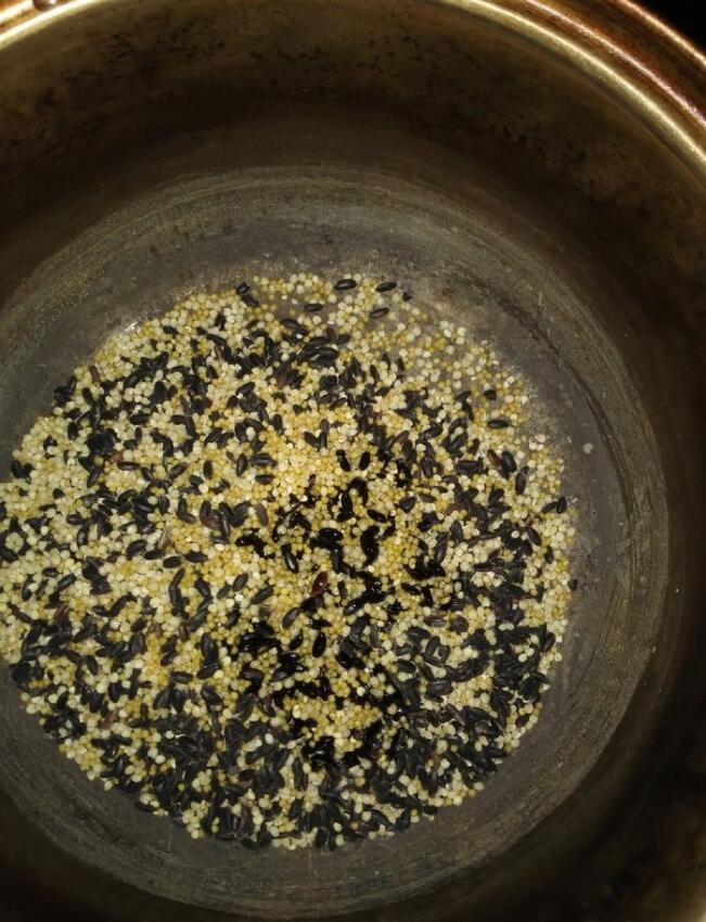 鲫鱼排名第一饵料秘方,鲫鱼爆护饵料