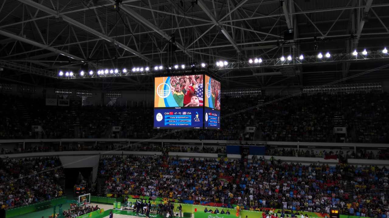 在足球场上看到球就兴奋是天赋吗,足球和篮球在世界上谁更受欢迎呢