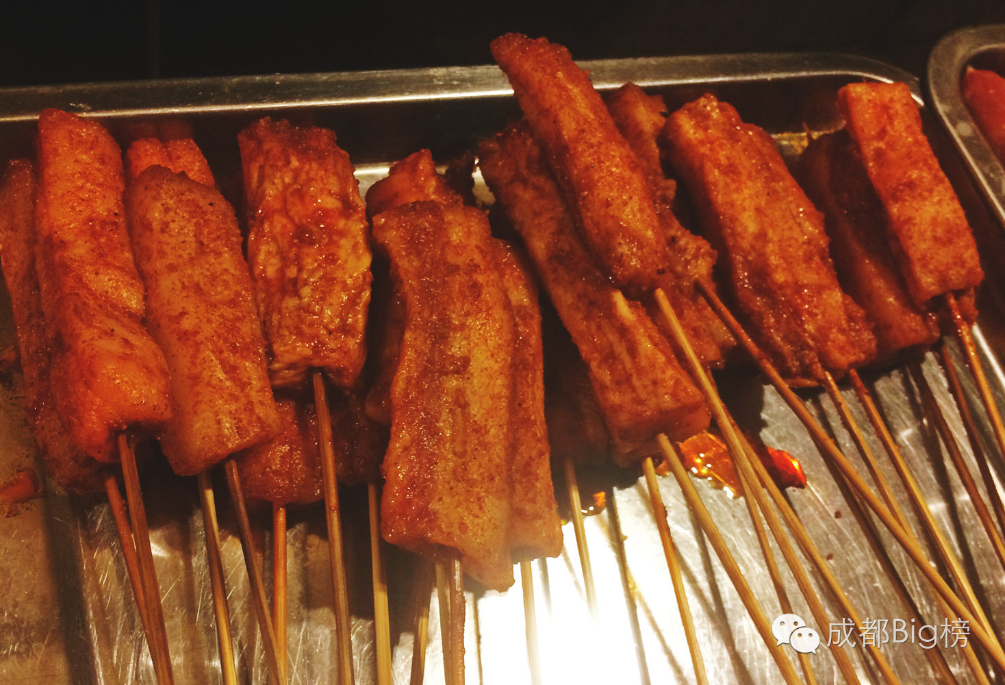 这个挨着成都建设巷的新新社区，看起来好像很好吃。