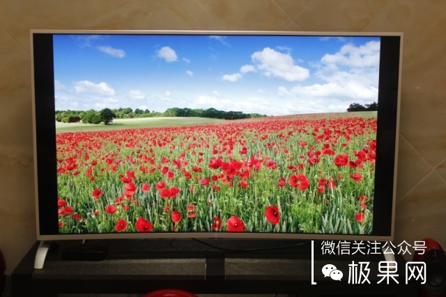 觉得电视没必要？看了这台4K曲屏电视你还会这么想吗？