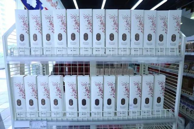 韩国进口乐天扁桃仁夹心巧克力,韩国进口乐天巧克力打糕派