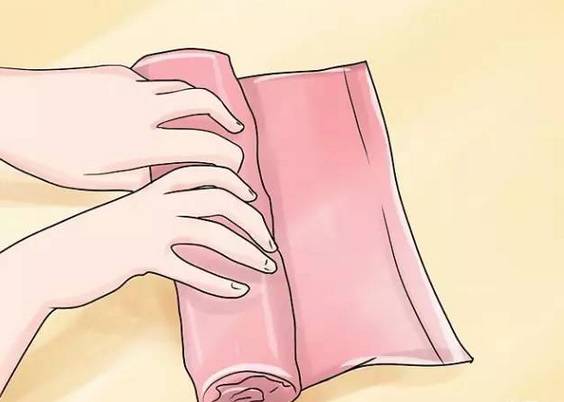 衣服褶皱快速去除只要简单一步,衣服出褶皱了没熨斗怎么快速弄平