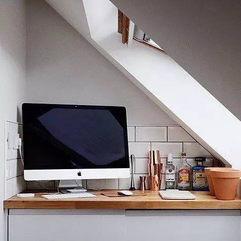 设计师办公桌VS普通人的办公桌，我方了