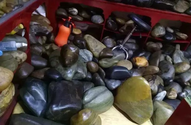 第一次逛*疆新**二道桥的和田玉交易市场见闻