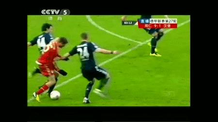 如何在足球球场上装x,在家就能练的足球技巧增加球感