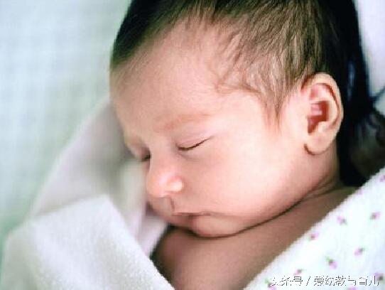 三个月的宝宝有点斜颈怎么办,12月龄的宝宝发现斜颈怎么办