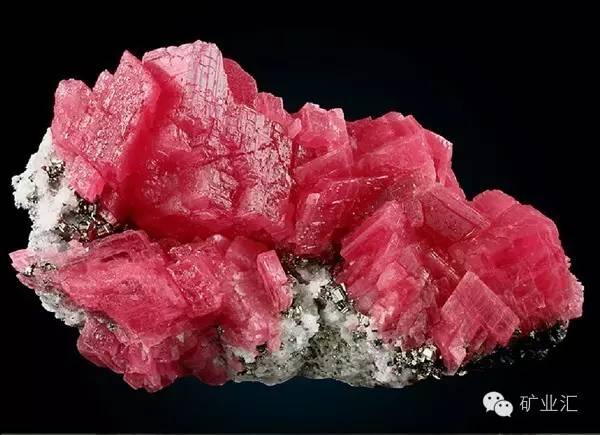 菱镁矿和菱锰矿,菱锰矿矿石图片