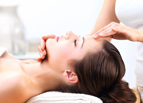 中老年人脸上长痘痘怎么治疗,月经不调脸上长期长痘痘怎么治疗