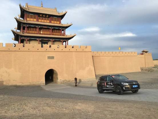 超多美图慎入！开神车，走丝路，这些不可思议的美景就在中国！