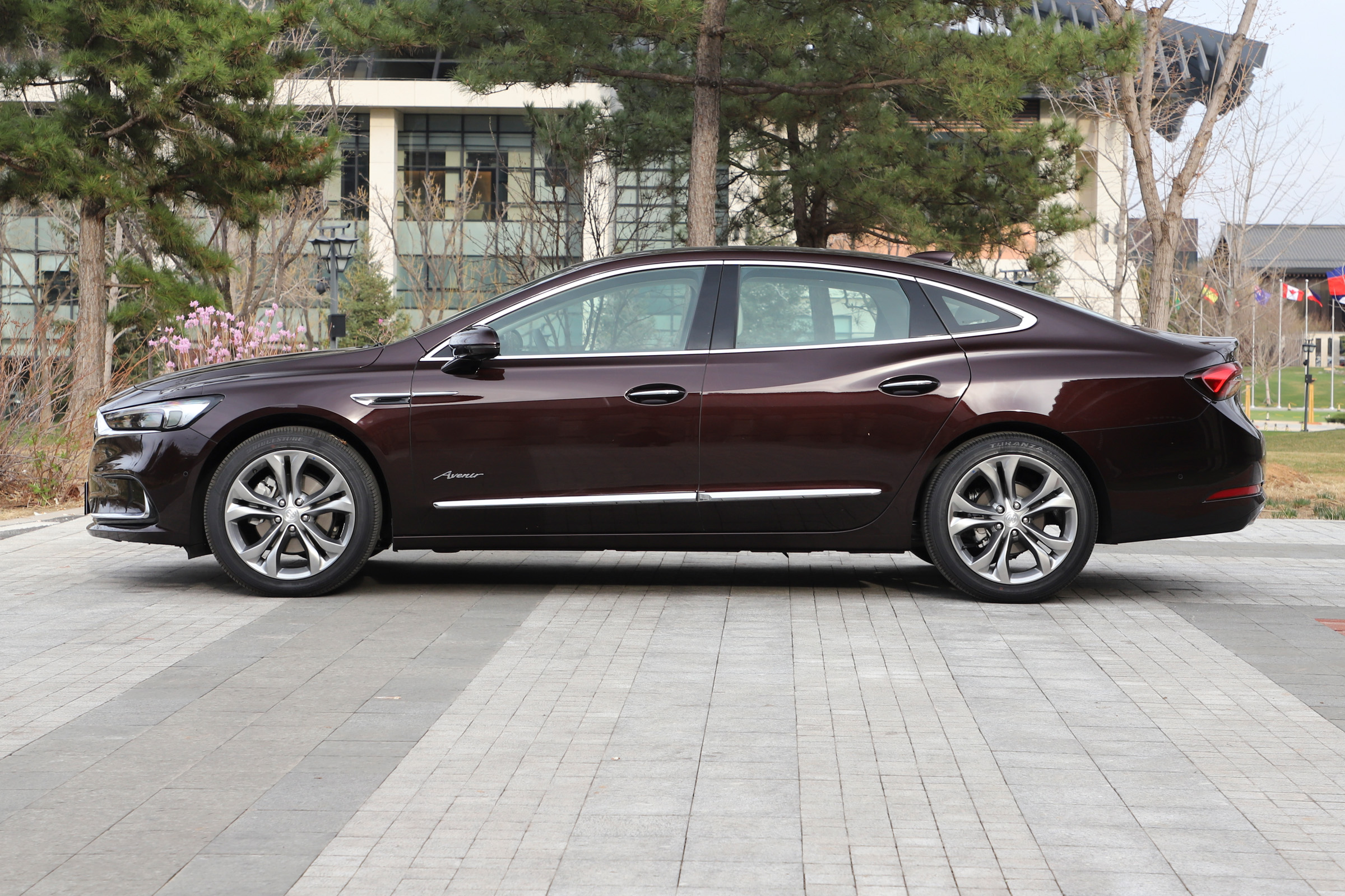 别克君越新款官方指导价优惠多少,2021别克君越旗舰版价格